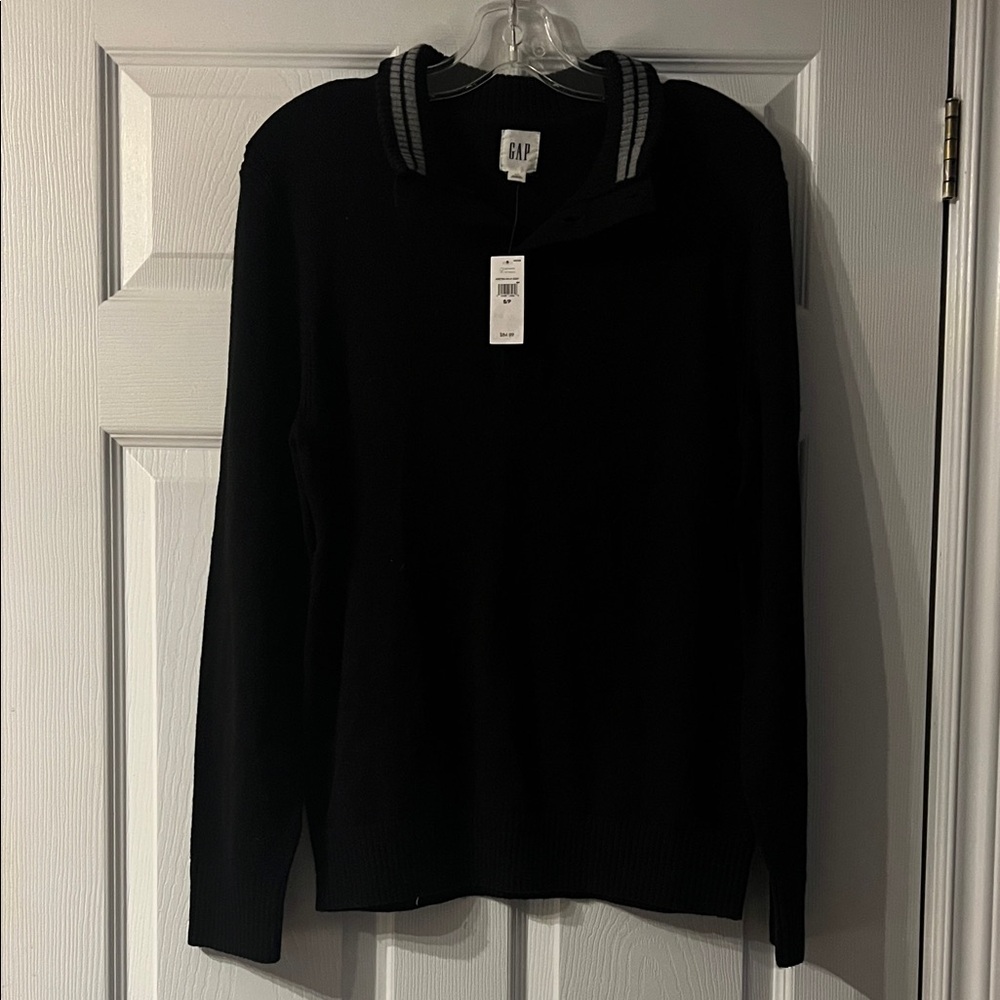 NWT GAP Men's Black collared Sweater